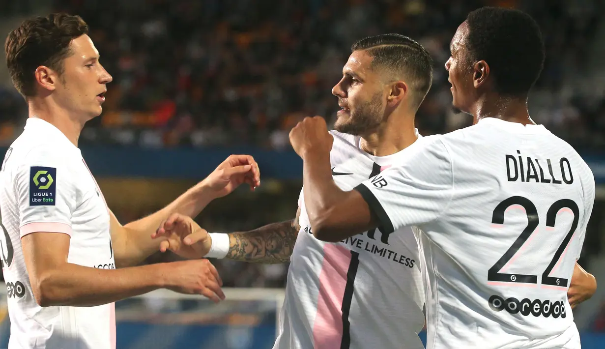 Hanya berjarak dua menit, PSG berbalik unggul 2-1 setelah Mauro Icardi mampu mencetak gol memanfaatkan umpan Kylian Mbappe. (Foto: AFP/Francois Nascimbeni)