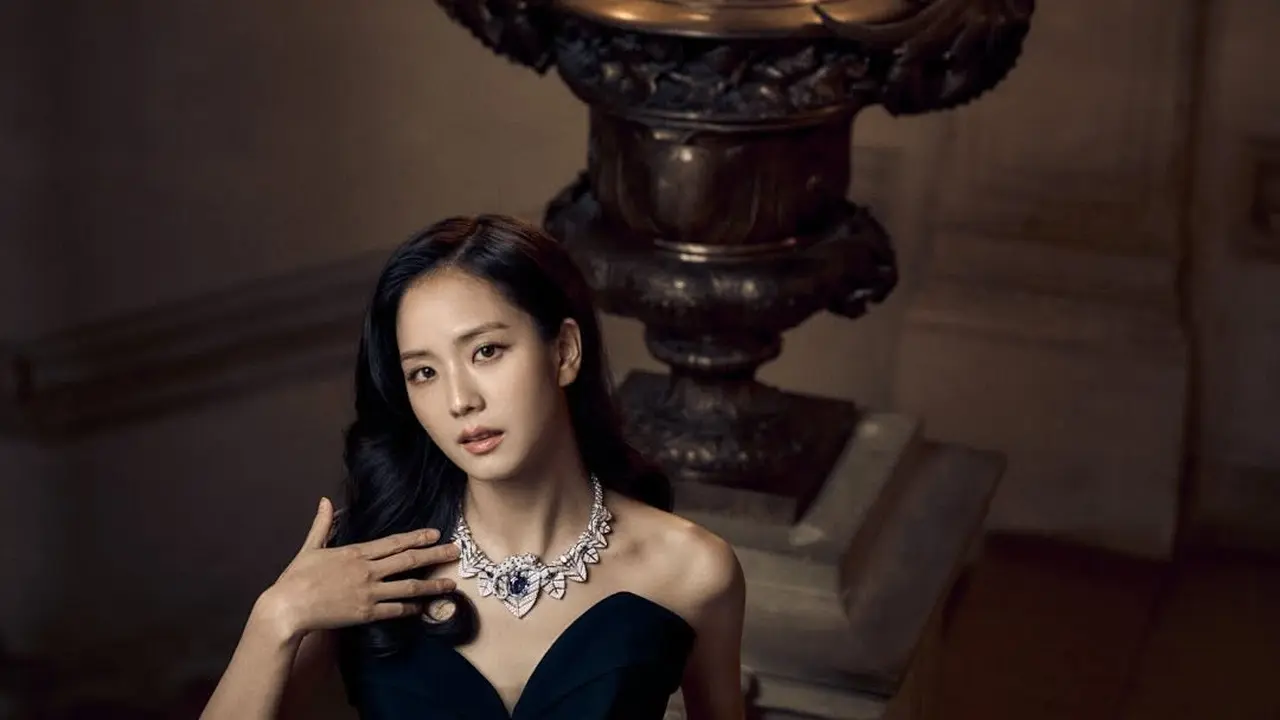 Gaya Mahal Jisoo BLACKPINK di Grand Dîner du Louvre: Pancarkan Aura Puteri Bangsawan dengan Kalung Sapphire 26 Karat