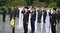 Wapres Gibran Rakabuming Raka memimpin Upacara Hari Pahlawan di TMP Kalibata. (Foto: Istimewa)