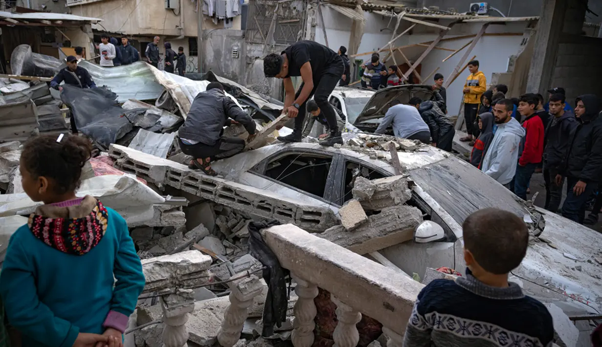 Israel telah melancarkan serangan berskala besar di Gaza untuk membalas serangan Hamas yang mengejutkan di Israel selatan pada 7 Oktober. (AP Photo/Fatima Shbair)