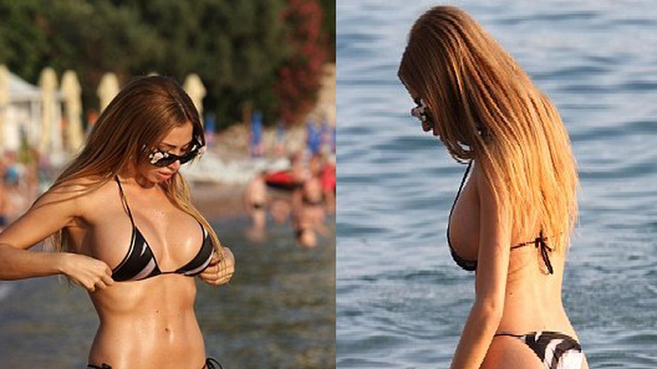 Pacar Baru Neymar Pamer Tubuh Seksi di Tepi Pantai (BERES)