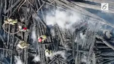 Sebuah gereja tua berusia 244 tahun di Rusia terbakar habis. Kebakaran diduga terjadi usai sekelompok turis melakukan kunjungan.