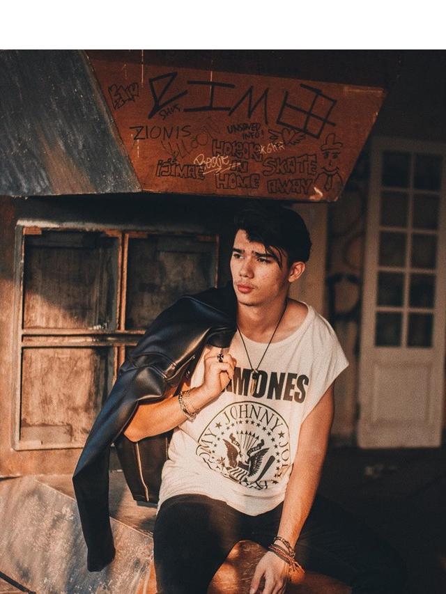 Dikabarkan Akan Nikahi Prilly Latuconsina, Ini 7 Potret Tampan Jeff Smith