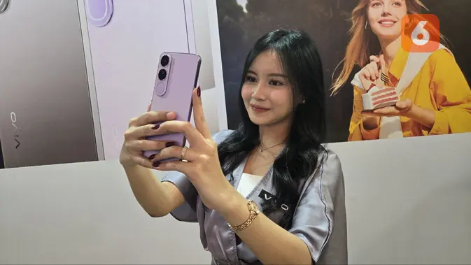 <p>Vivo V40 Lite didukung baterai 5.000mAH dengan keahlian pengisian daya 80W untuk mengisi 45 persen dalam 15 menit (Liputan6.com/ Agustin Setyo Wardani).</p>