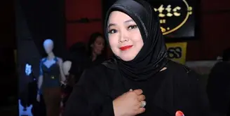 Ayahanda Rina Gunawan Meninggal Dunia