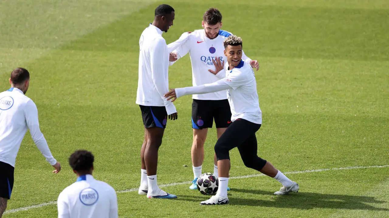 Latihan PSG Jelang Hadapi Bayern Munchen di Leg Pertama Semifinal Liga Champions 2025/2026