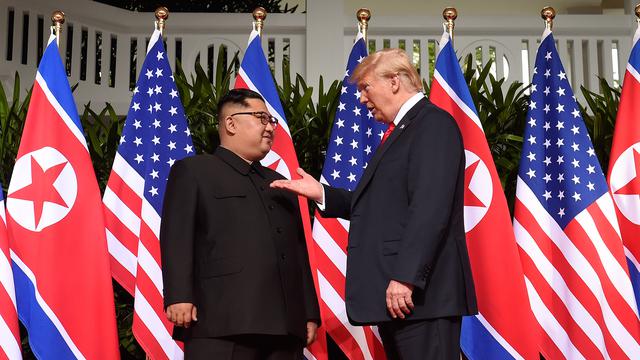 Donald Trump bertemu dengan Kim Jong-un