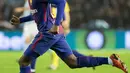 Pemain Barcelona, Ousmane Dembele menghadapi Celta Vigo pada pertandingan leg pertama babak 16 besar Copa del Rey di Stadion Balaidos, Kamis (4/1). Lebih dulu mencetak gol, kemenangan Barca pupus usai Celta Vigo menyamakan skor 1-1. (AP/Lalo R. Villar)