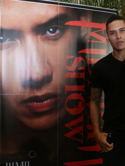 "Serunya saya bisa liat darah-darah. Saya bisa melihat pembunuhan yang kaya bener-bener nyata. Apalagi di sini pisaunya kaya beneran," jelas aktor berusia 27 tahun ini. (Andy Masela/Bintang.com)