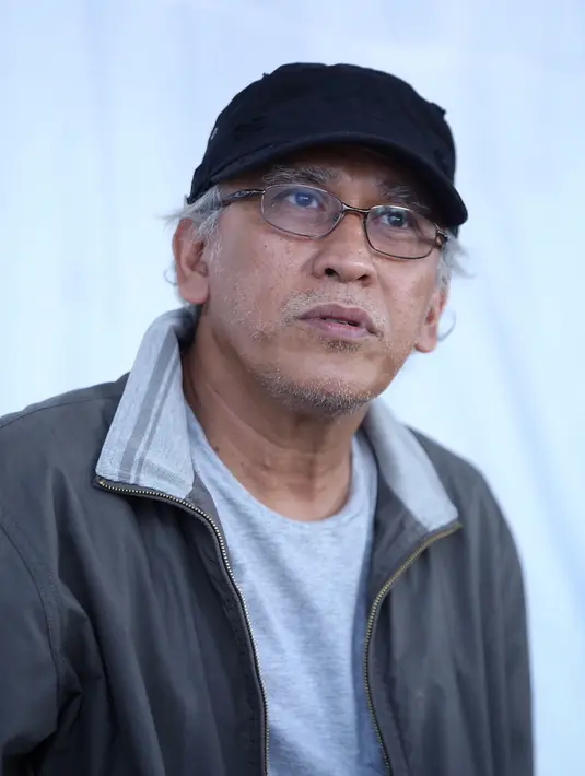 Lagu milik Iwan Fals yang telah dikenal OI, Bongkar akan dibawakan berkolaborasi dengan Erwin Gutawa. Lagu Bongkar dirombak hingga menjadi megah. Penyanyi 55 tahun itu mengaku sangat puas. (Galih W. Satria/Bintang.com)