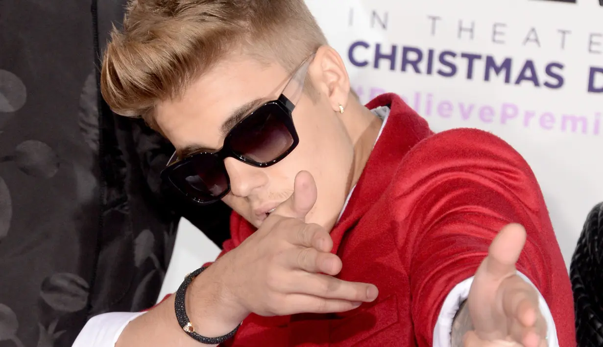 Penampilannya itu tentu saja membuat para penggemarnya sangat bahagia sampai menguraikan air mata karena merasa terharu dengan penampilan idolanya itu. (AFP/Bintang.com)