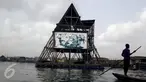 Sekolah terapung di Lagos Lagoon, Nigeria (29/2/2016). Karena unik, desain sekolah ini masuk dalam nominasi Designs of the Year 2014 yang diawasi oleh Museum Design di London. (Reuters/Akintunde Akinleye)
