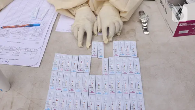 Warga Serbu Rapid Test Covid-19 di Pasar Anyar Tangerang