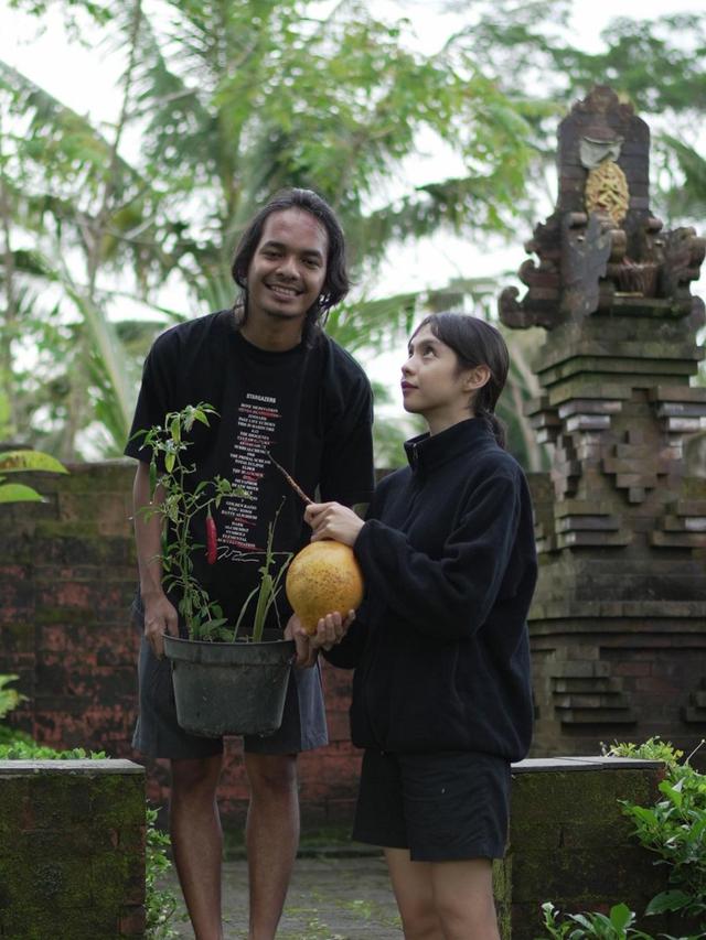 6 Potret Alffy Rev dan Istri yang Jarang Tersorot, Disebut Pasangan Idaman