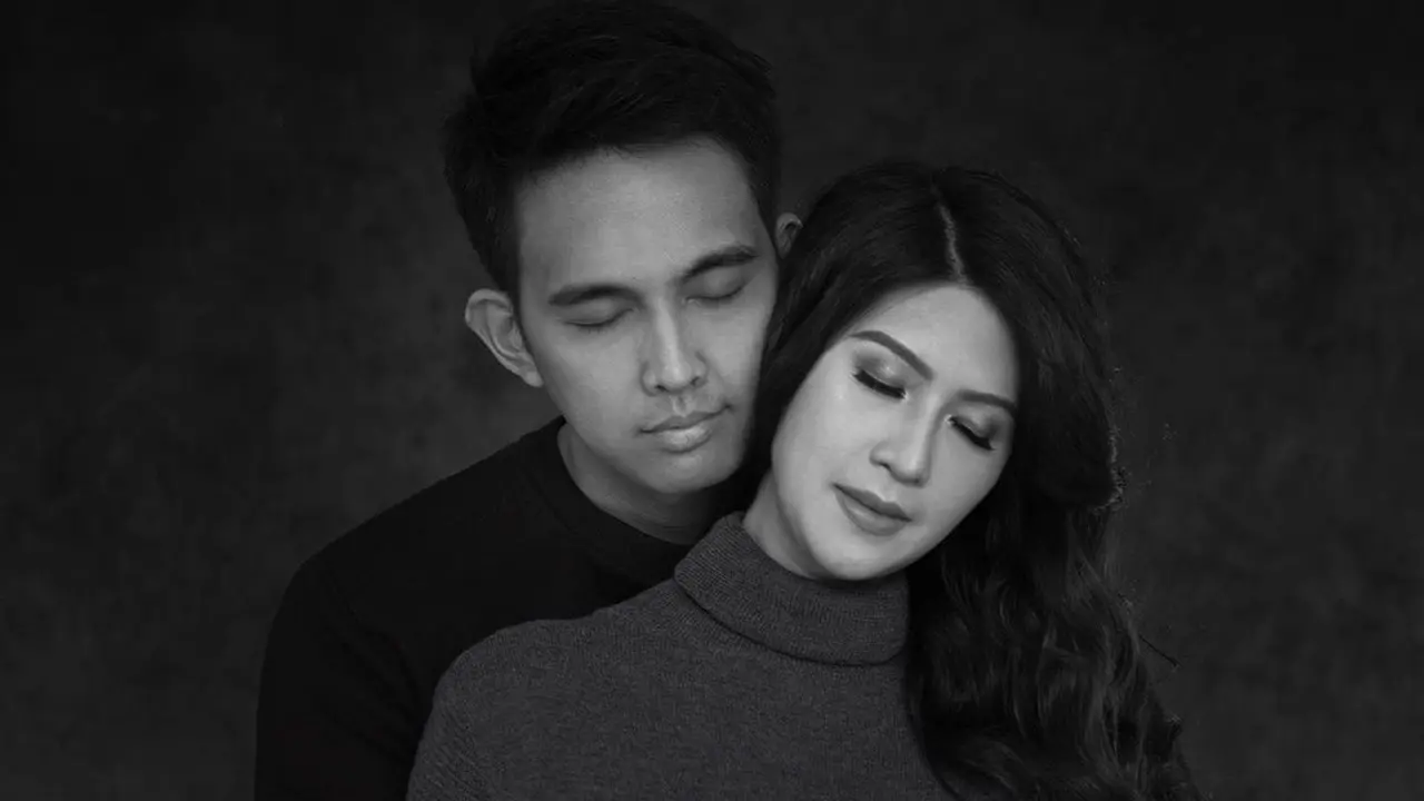 8 Tahun Menanti Buah Hati, Ini 6 Pemotretan Maternity Shoot Istri Indra Sinaga