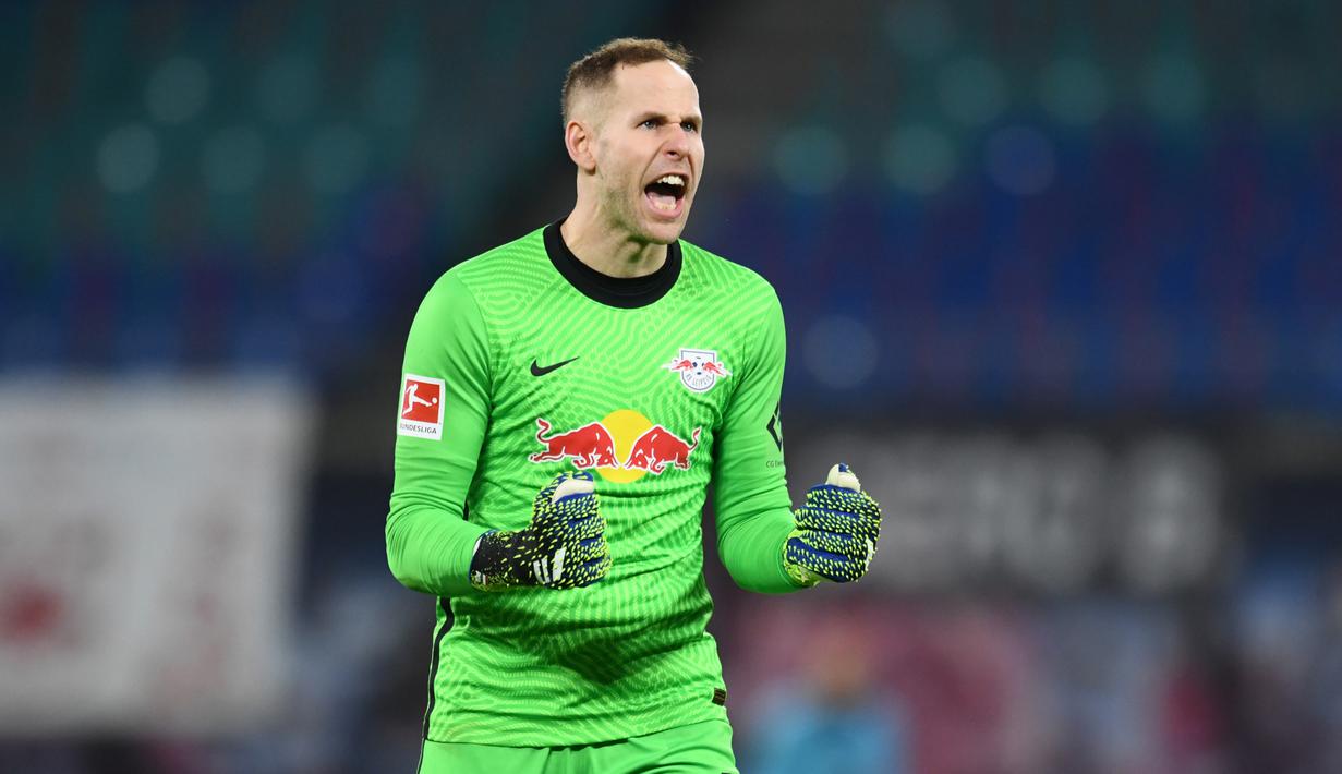 Peter Gulacsi. Kiper Hongaria berusia 31 tahun ini didatangkan dari RB Salzburg pada musim 2015/2016 dengan harga 3 juta euro saat RB Leipzig masih bermain di Bundesliga 2. Total hingga musim lalu telah tampil dalam 224 laga dengan mencatat 72 clean sheet. (Foto: AFP/Pool/Annegret Hilse)