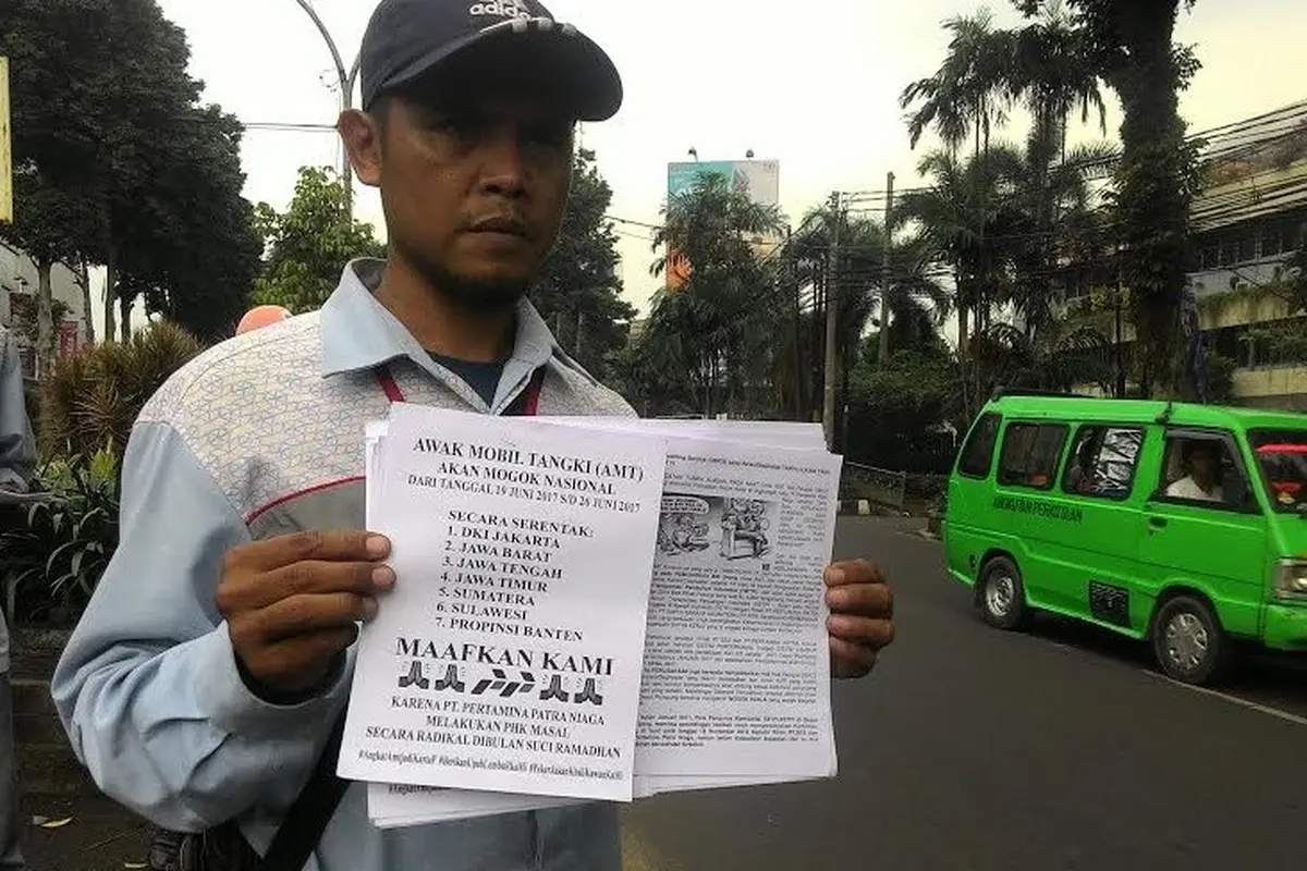 Sopir truk Pertamina mogok kerja
