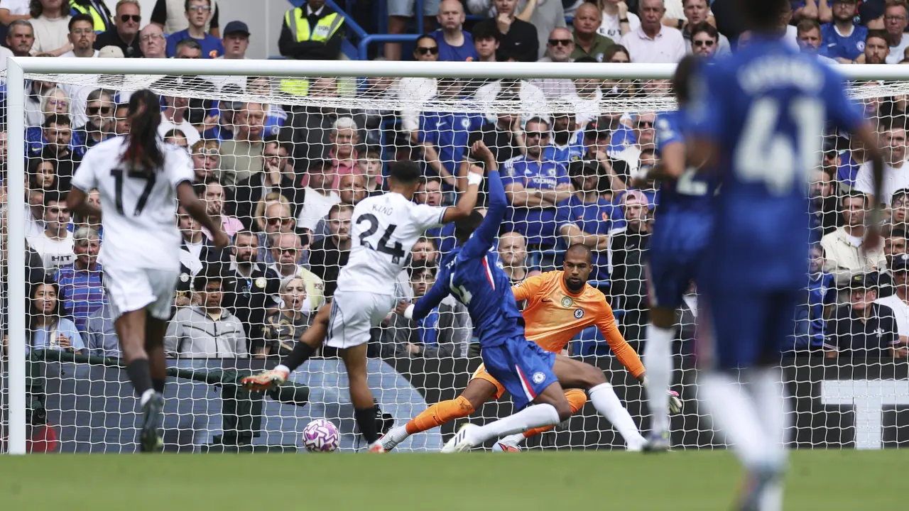 Momen saat Josh King mencetak gol di laga Chelsea vs Fulham di Stamford Bridge di pekan ketiga Liga Inggris 2025/2026, Sabtu (30/08/2025). (AP Photo/Ian Walton)
