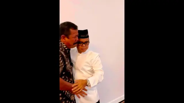 Haji Faisal Beri Hadiah Uang Segepok untuk Pak Ansori Sosok yang Selamatkan Gala Saat Kecelakaan, Warganet Ikutan Nangis Terharu. (instagram.com/opah_faisal)