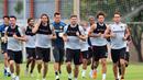 Mantan Kapten Liverpool dan Timnas Inggris, Steven Gerrard, memulai petualangannya bersama klub anggota MLS, LA Galaxy, dengan mengikuti sesi latihan perdana di Carson, California, AS. Rabu (8/7/2015) pagi WIB. (AFP PHOTO/Frederic J. Brown)