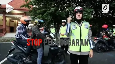 Polantas Polres Lamongan membuat parodi 'seberapa greget kamu' sambil tetap mengingatkan tentang keselamatan lalu lintas.