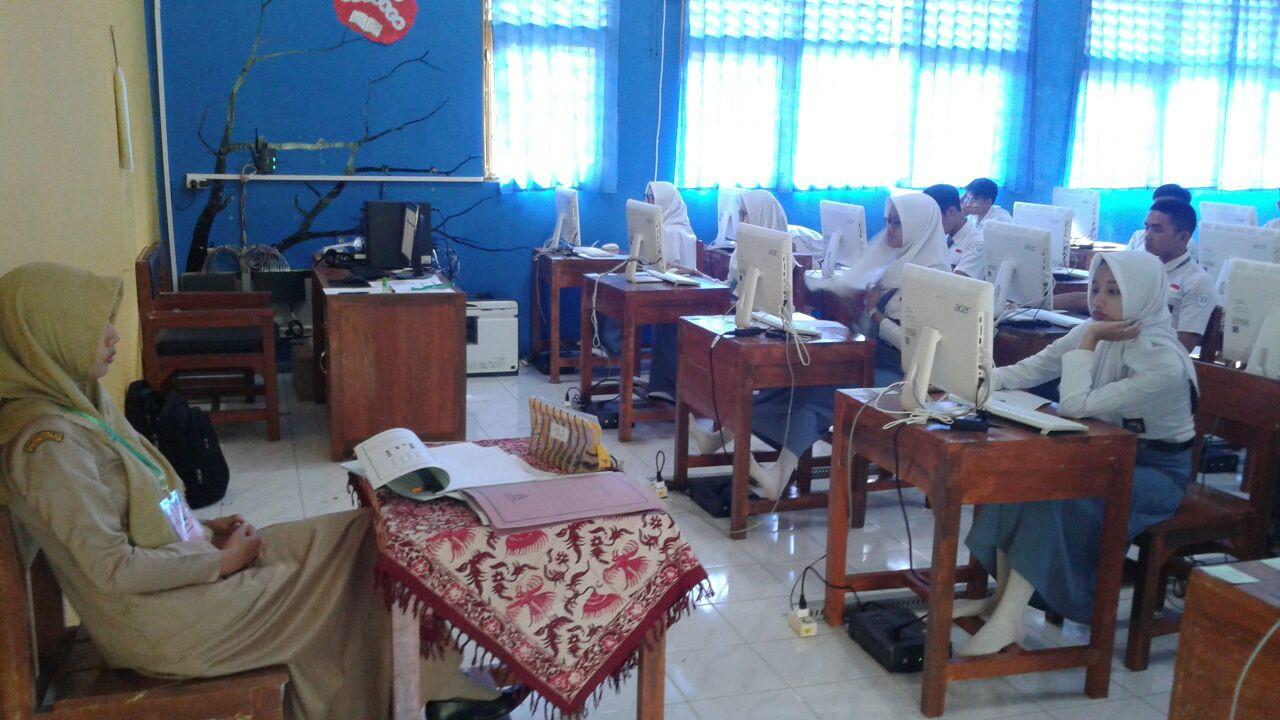 Pelaksanaan UNBK 2018 di Kabupaten Banyumas, Jawa Tengah. (Foto: Liputan6.com/Muhamad Ridlo)