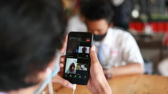 Viral Warkop Pitulikur Surabaya, Sediakan WiFi Gratis Untuk Sekolah Online. (Sumber: Instagram/warkoppitulikur)