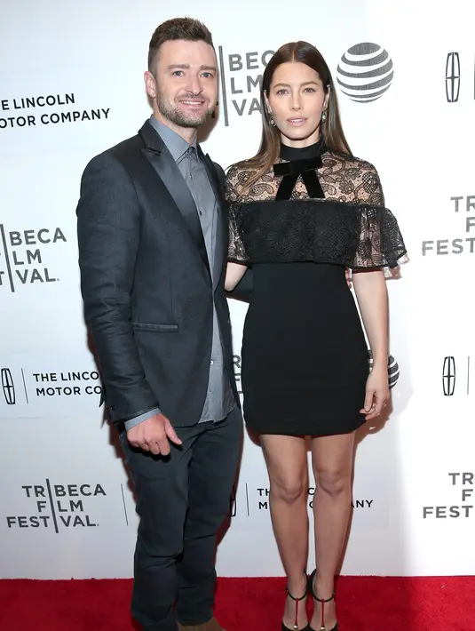 Terlihat begitu romantis cara merayakan ulang tahun pernikahan yang dilakukan Justin Timberlake dan Jessica Biel, tidak dengan pesta mewah, hanya kencan dan bermain scrable. (AFP/Bintang.com)