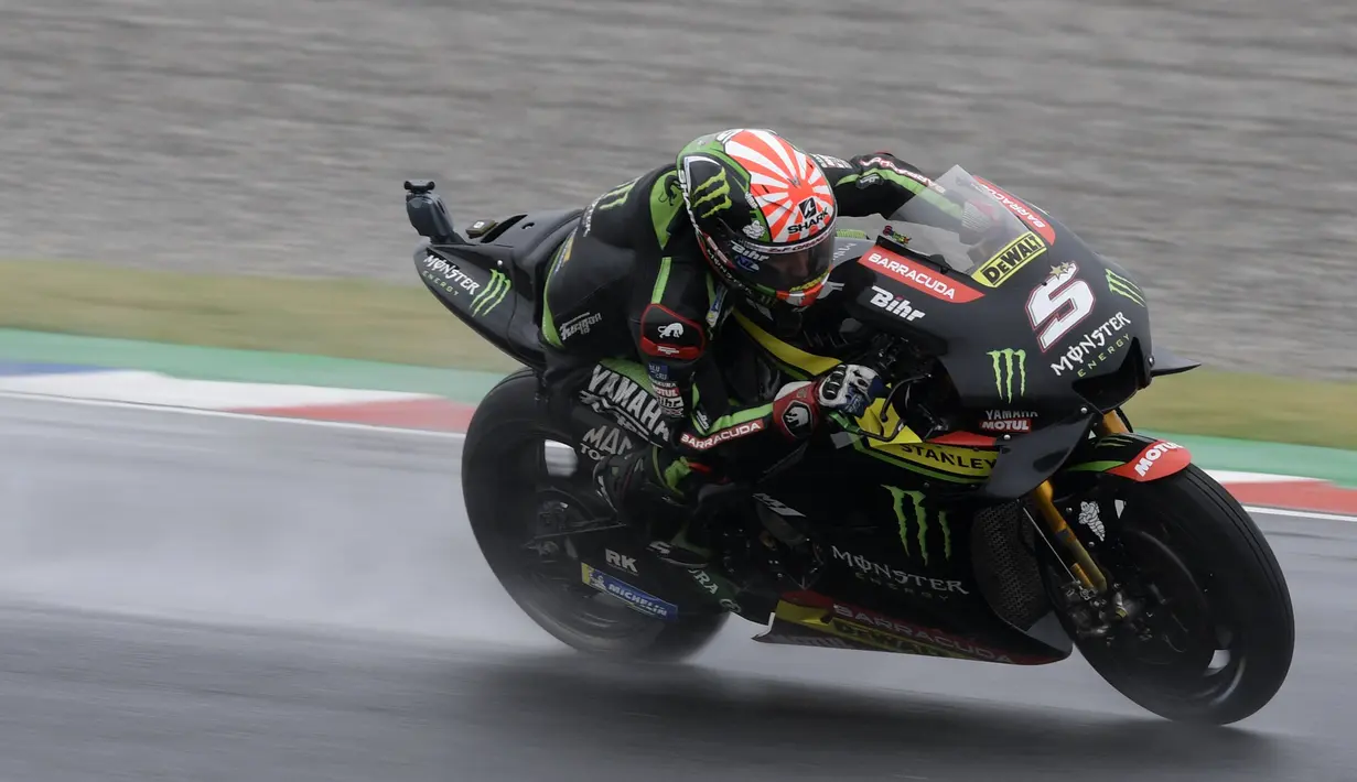 Pebalap Yamaha Tech3, Johann Zarco, memacu motornya pada MotoGP Argentina di Sirkuit Termas de Rio Hondo, Minggu (8/4/2018). Pebalap Prancis itu finis kedua dengan mencatatkan waktu 40 menit 36.593 detik. (AFP/Juan Mabromata)