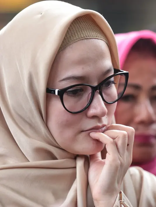 "Iya saya sudah dengar dan informasi, sudah koordinasi dengan Lyra dan Fadlan, kita akan hadapi ini, biasa saja," ujar Razman saat dihubungi wartawan melalui sambungan telepon, Selasa (20/3/2018). (Adrian Putra/Bintang.com)