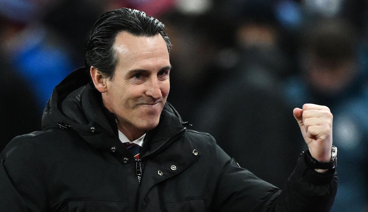 Selebrasi kemenangan pelatih kepala Aston Villa, Unai Emery setelah mengalahkan Arsenal 1-0 pada laga pekan ke-16 Liga Inggris 2023/2024 di Villa Park, Birmingham, Minggu (10/12/2023) dini hari WIB. (AFP/Justin Tallis)