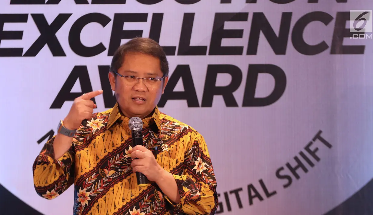 Menteri Komunikasi dan Informatika, Rudiantara saat menjadi pembicara pada malam penghargaan The 7th Annual SPEx2 Award 2018 di Jakarta, Senin (26/11). Ada 21 kategori penghargaan kepada perusahaan terunggul. (Liputan6.com/Helmi Fithriansyah)