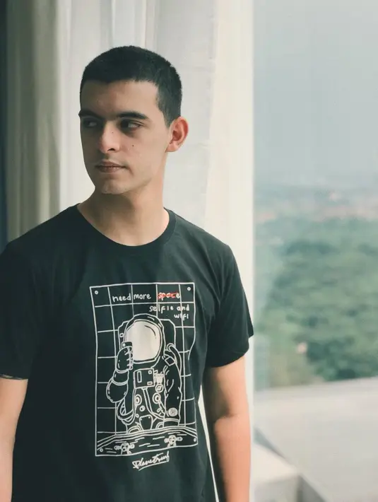 Keturunan Italia-Indonesia, tak heran kalau Cio punya wajah seperti bule dan badan yang proporsional. (Liputan6.com/IG/@ciomanassero)