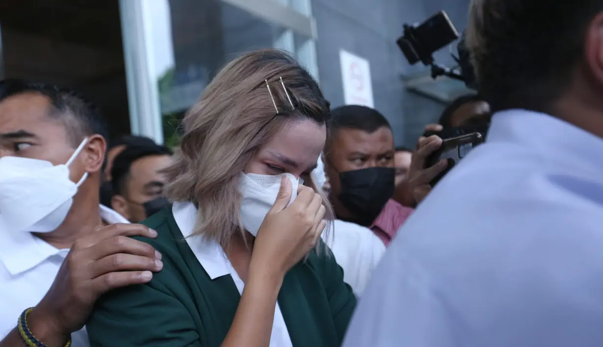 Nia Ramadhani dan Ardi Bakrie sidang Putusan (Budy Santoso/@Kapanlagi.com)