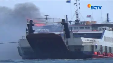 KMP Labitra Adinda terbakar di Selat Bali dalam perjalanan menuju Pelabuhan Ketapang, Banyuwangi. Proses evakuasi penumpang dan ABK berlangsung dramatis.