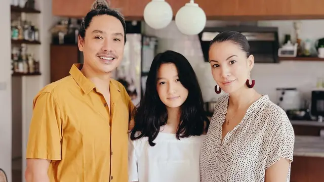 7 Potret Nadya Hutagalung Bareng Putri Bungsunya yang Putuskan Bergender Netral