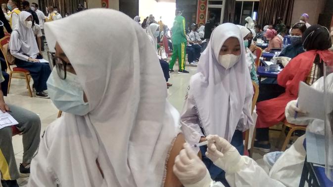 Vaksinasi Massal di Batam, BIN Sasar Pelajar SMP dan SMA - Vimarsana News
