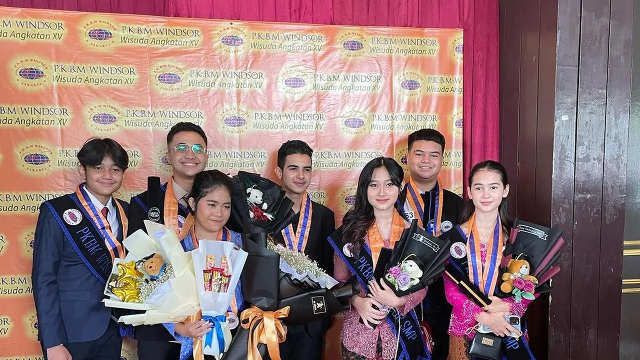 Sandrinna Michelle dan artis muda jalani wisuda SMP (Foto: Instagram @gemavya_)