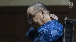 Terdakwa dugaan suap pembangunan PLTU Riau-1, Johannes Budisutrisno Kotjo saat menjalani sidang lanjutan di Pengadilan Tipikor, Jakarta, Senin (26/11). Sidang mendengar pembacaan tuntutan dari JPU KPK. (Liputan6.com/Helmi Fithriansyah)