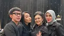 Bisa dibilang ulang tahun Kellen juga sekaligus momen berkumpulnya para seleb kawan-kawan Krisdayanti. Terpantau hadir, Aming, Marini Zumarnis, dan Bella Saphira. Mereka kompak mengenakan busana hitam sesuai dengan tema ulang tahun. (Liputan6.com/IG/@marinizumarnisreal)