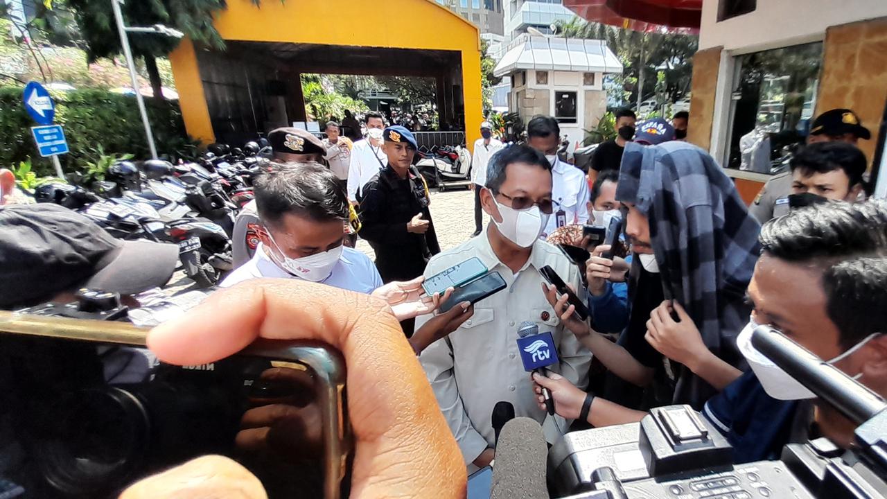 Kepala Sekretariat Presiden, Heru Budi Hartono menemui massa buruh.