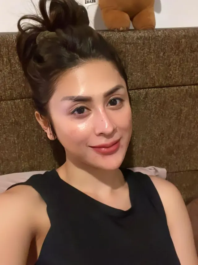7 Potret Selvi Kitty saat Tanpa Makeup, Tetap Menawan
