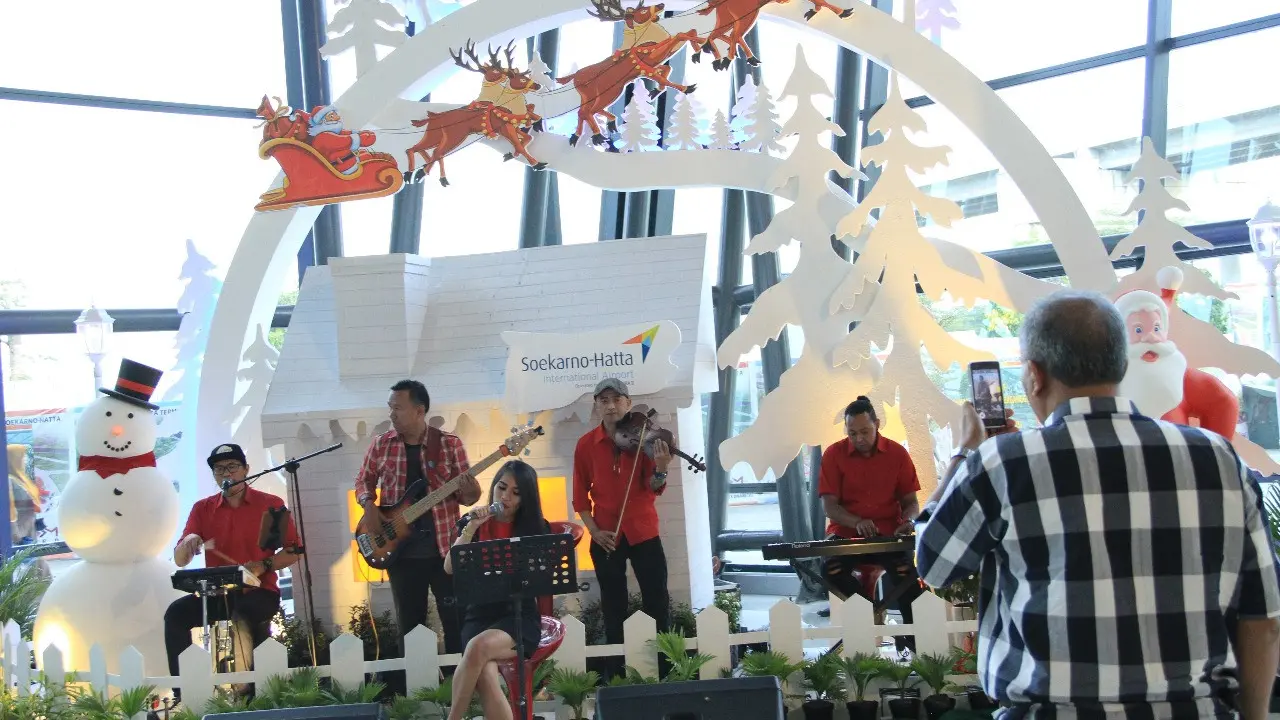 Suasana Natal di Bandara Soekarno-Hatta