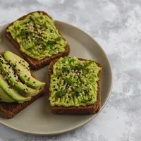 Sahabat Fimela, memulai hari dengan sarapan yang tepat bisa bantu jaga kadar insulin tetap stabil, lho! Yuk, temukan 5 resep sarapan sehat yang mudah dibuat, bergizi, dan cocok untuk kamu yang ingin terhindar dari lonjakan gula darah sejak pagi. (Foto dok: Freepik/BalashMirzabey).