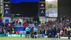 Pertandingan lanjutan Liga Inggris 2022/2023 antara Leeds United melawan Arsenal yang berlangsung di Elland Road, Minggu (16/10/2022) sempat terhenti akibat pemadaman listrik. (AFP/Lindsey Parnaby)