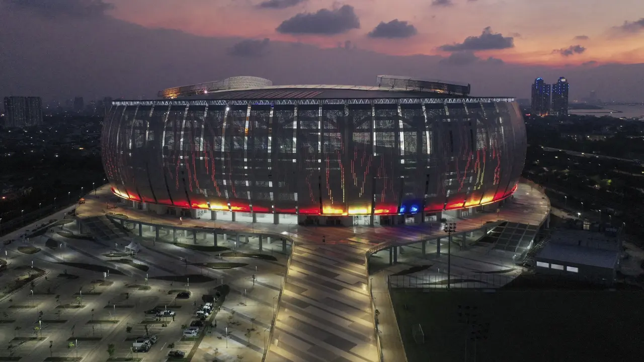 Jakarta International Stadium di Malam Hari