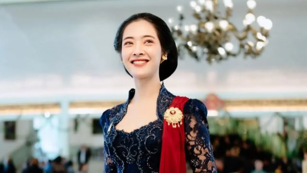 Kebaya mewah Dara Sarasvati jadi sorotan. (credit:instagram.com/darasarasvaati)