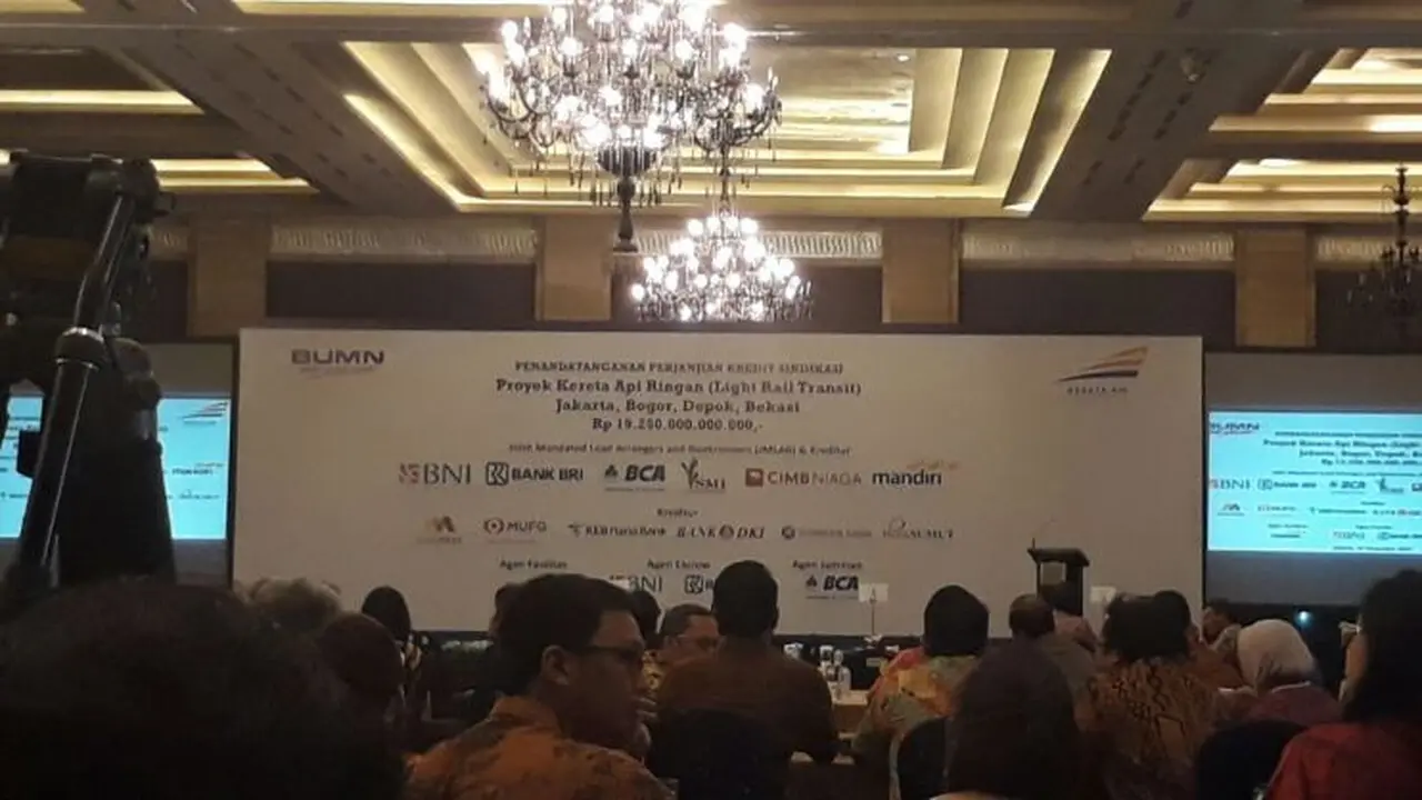 Sebanyak 12 bank memberikan pinjaman senilai lebih dari Rp 19 triliun kepada PT KAI.