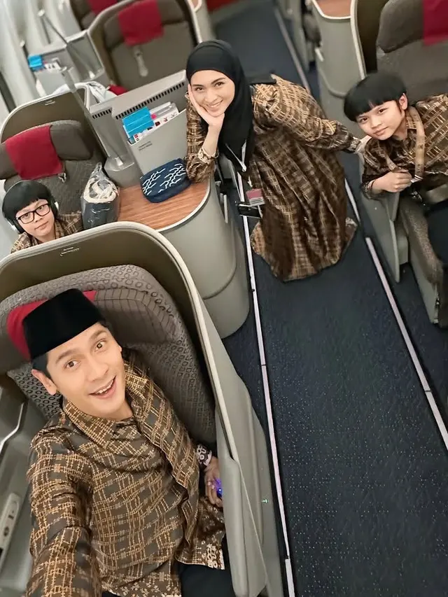 Tampilan Donita saat Umrah Bersama Keluarga di Awal 2025. [@donitabhubiy]