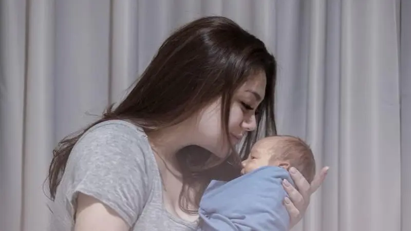 Potret Celine Evangelista dan Anak Keempat